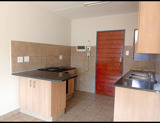 2 BEDROOM TOWNHOUSE FOR SALE IN KIBLER PARK